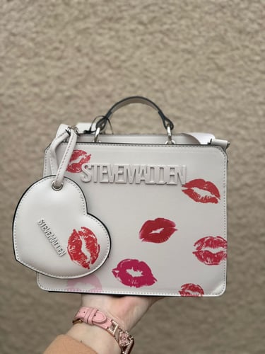 Crossbody Steve Madden edicion san Valentin Besos Pinkie Dream Boutique