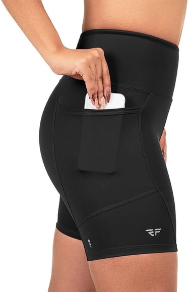 Short feminino ElementFit preto de compressão com bolso para celular.
