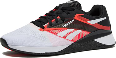 Tênis Reebok preto com chassi rígido e base plana para treinos de força.