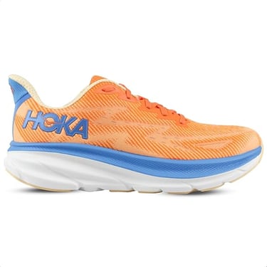 Tênis Hoka Clifton 9 laranja vibrante com solado alto clássico da marca para amortecimento.