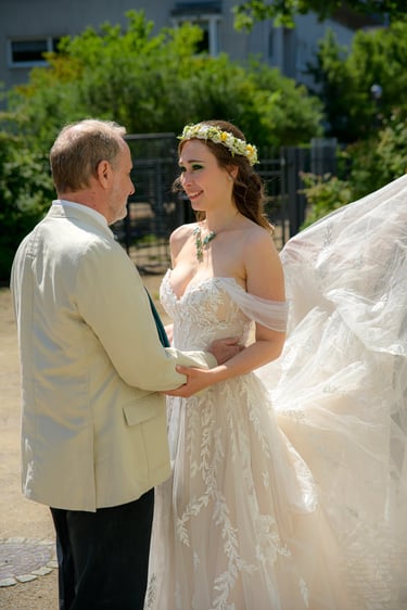 Emotionaler First Look des Brautpaars – Hochzeitsfotografie am Möhnesee.