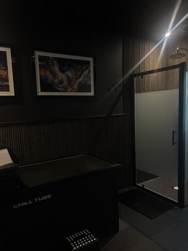 traditional sauna Nailsworth cold plunge tub contrast therapy sauna and ice bath therapy Nailsworth