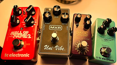 4 jolies pédales d'effet guitare : )