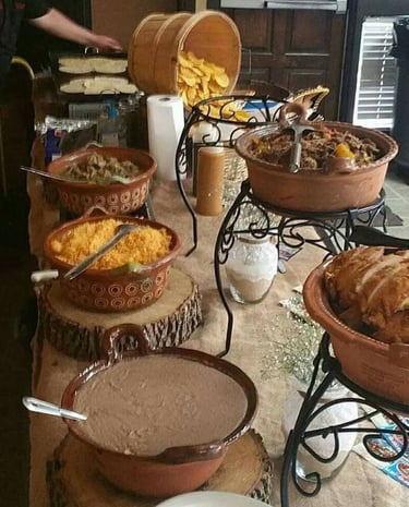 Cazuelas con diferentes guisos