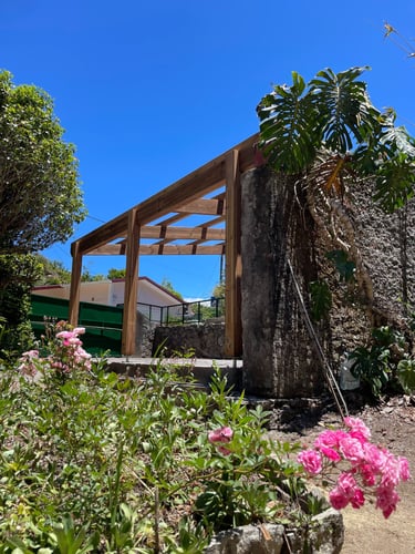 Charpente pour abri voiture carport - Artisan charpentier bois Cilaos, La Réunion 974