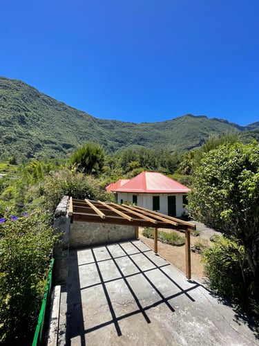 Charpente pour abri voiture carport - Artisan charpentier bois Cilaos, La Réunion 974