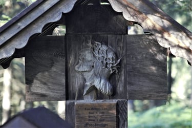 kreuz waldfriedhof jesus holzkreuz