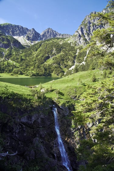 Wasserfall am Rubihorn Sonne sommer grün bergsee
