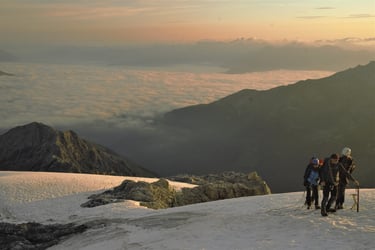 Sonnenaufgang gletscher ortler normalweg bergsteiger wolken sonne sgletschertour