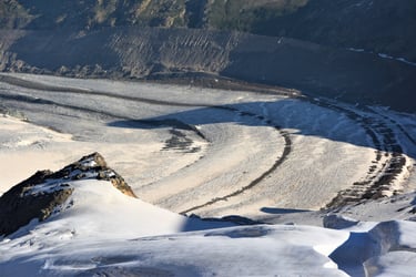 gletscherstrom sonne moräne linien  wall schnee