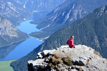 wanderin thaneller gipfel ausblick seen sonne 