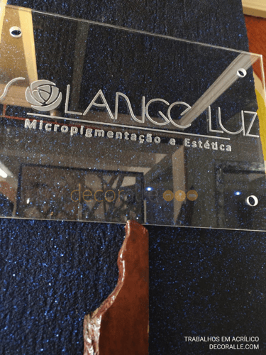 placa de escritorio acrilica feita sob encomenda de corte cnc