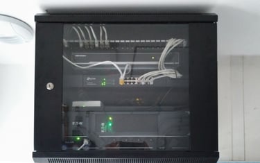 Installation d'un système de vidéosurveillance professionnel en Haute-Savoie par Phonie-Sat, spécialiste en sécurité.