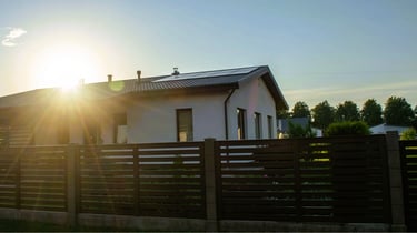 5kw saules paneļi Babītē, uzstādīti uz metāldakstiņu jumta