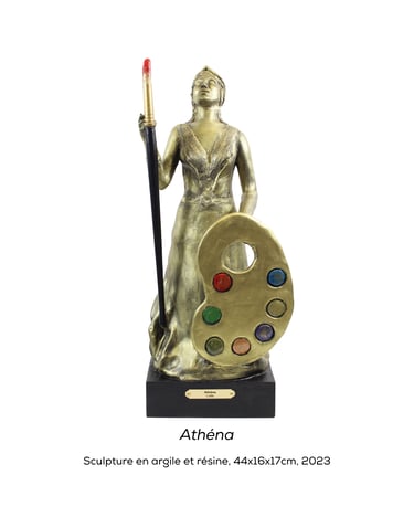 Sculpture de Lode représentant la déesse Athéna avec un pinceau en guise de lance et une palette de peinture comme bouclier