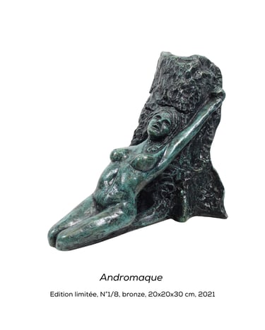 Sculpture en bronze de Lode représentant une femme adossée à un tronc d'arbre, intitulée Andromaque