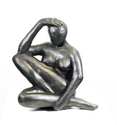 Sculpture de Lode intitulée Éclosion, représentant une femme assise