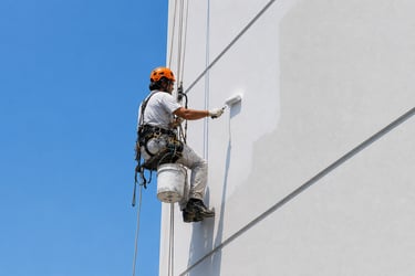 Ravalement de façade par cordiste à Agde