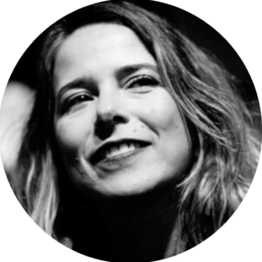 Renata Medeiros logo