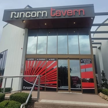 Arriving at the Runcorn Tavern to set up a shimmer wall a neon for a 21st party hired in Brisbane.
