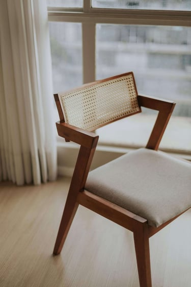 alt="nettoyage chaises à Paris"