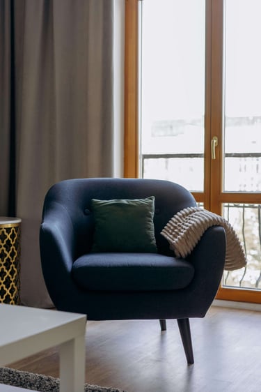 alt="nettoyage fauteuil à Paris"