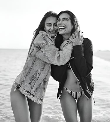 Elizabeth Lotz (Liz Lotz) art director fashion Dubai black and white artist models beach photoshoot