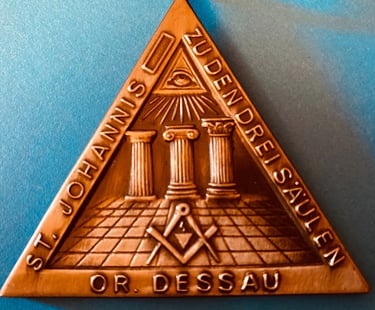 Johannisloge "zu den drei Säulen" im Orient Dessau logo
