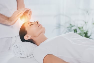 sesión de reiki con manos