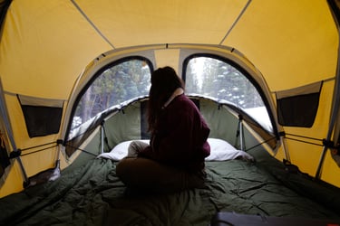 Girl inside Thule Approach M Rooftop Tent