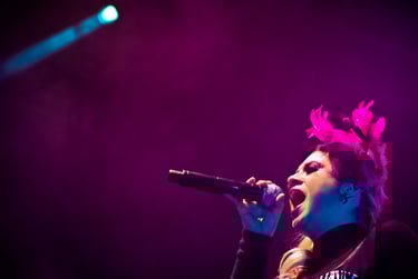 Cantante en el escenario