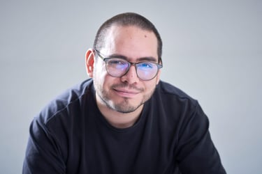 Retrato de un hombre con lentes