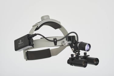 Lupas medicas en fondo blanco