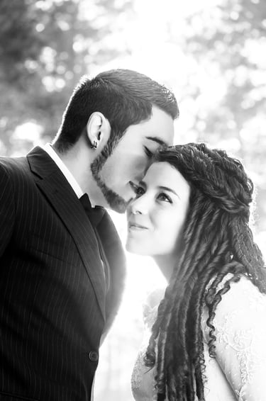 Pareja de novios en blanco y negro