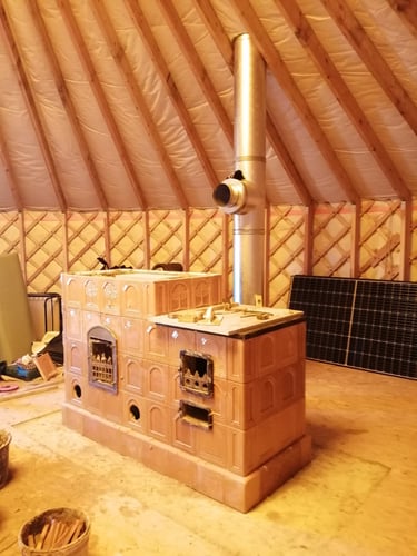 Cserépkályha jurtába