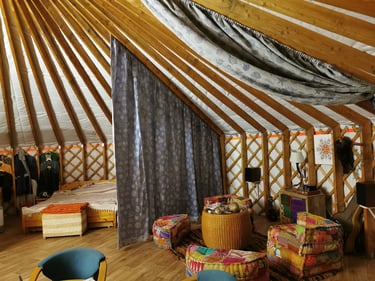 10 méteres jurta nappali