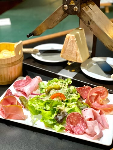 Traditional raclette