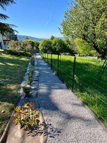 allée en gravier à menthon-saint-bernard