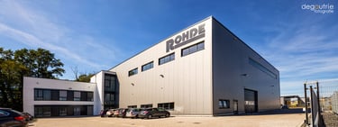 Architekturfotografie eines modernen Industrie- und Firmengebäudes in Hanau.