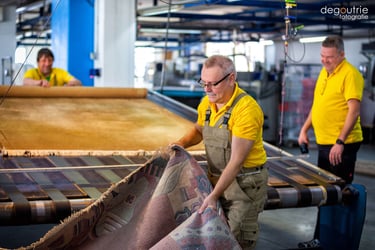 Mitarbeiter bei der Arbeit. Arbeitsplatz Dienstleistung Gewerbe.