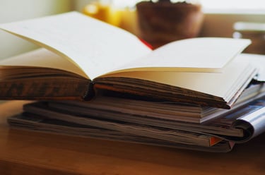 Tom Becket Author of Murder Mystery Novels logo