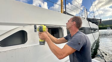 Après 5 années, nos recollons les plexis où quelques fuites apparaissaient