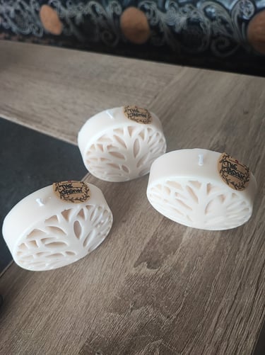 3 Bougies beige moulée représentant un arbre de vie