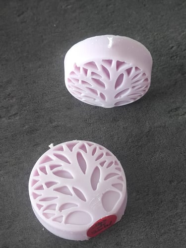 2 Bougies violettes moulée représentant un arbre de vie
