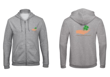 Sweat shirt à capuche gris clair avec un logo sur le coté coeur et dans le dos