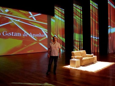 André Hã video mapping para espetáculo de teatro