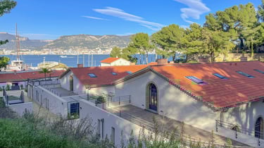 Terrasse vue mer photographiée grand angle et filmée en 4K