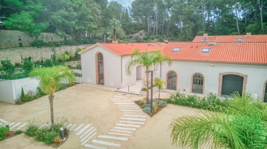 Vue aérienne d’un bien de prestige dans le Var prise par drone 4K