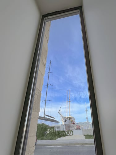 Photo grand angle d’un loft haut de gamme à La Seyne-sur-Mer, prise par un photographe immobilier à Toulon