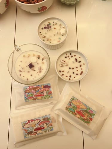 Velas de soja hechas a mano en taller artesanal